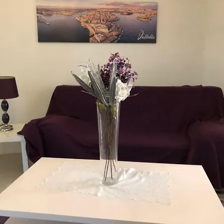 Spacious 2 Bedroom Apartment- St Paul's Bay